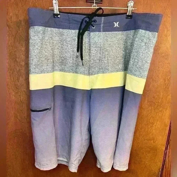 Men’s Hurley Board Shorts - Picture 1 of 3